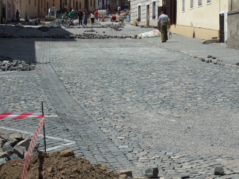 Kompletn&aacute; rekon&scaron;trukcia infra&scaron;trukt&uacute;ry Kammerhofskej ulici - Bansk&aacute; &Scaron;tiavnica